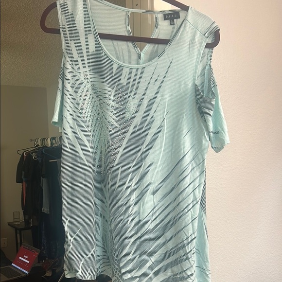 B.L.E.U. Light Blue Sleeveless Cut Out Cold Shoulder Blouse - Picture 6 of 8